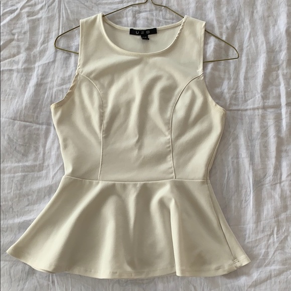 3 for $20 ⭐️ White peplum top - Picture 1 of 5
